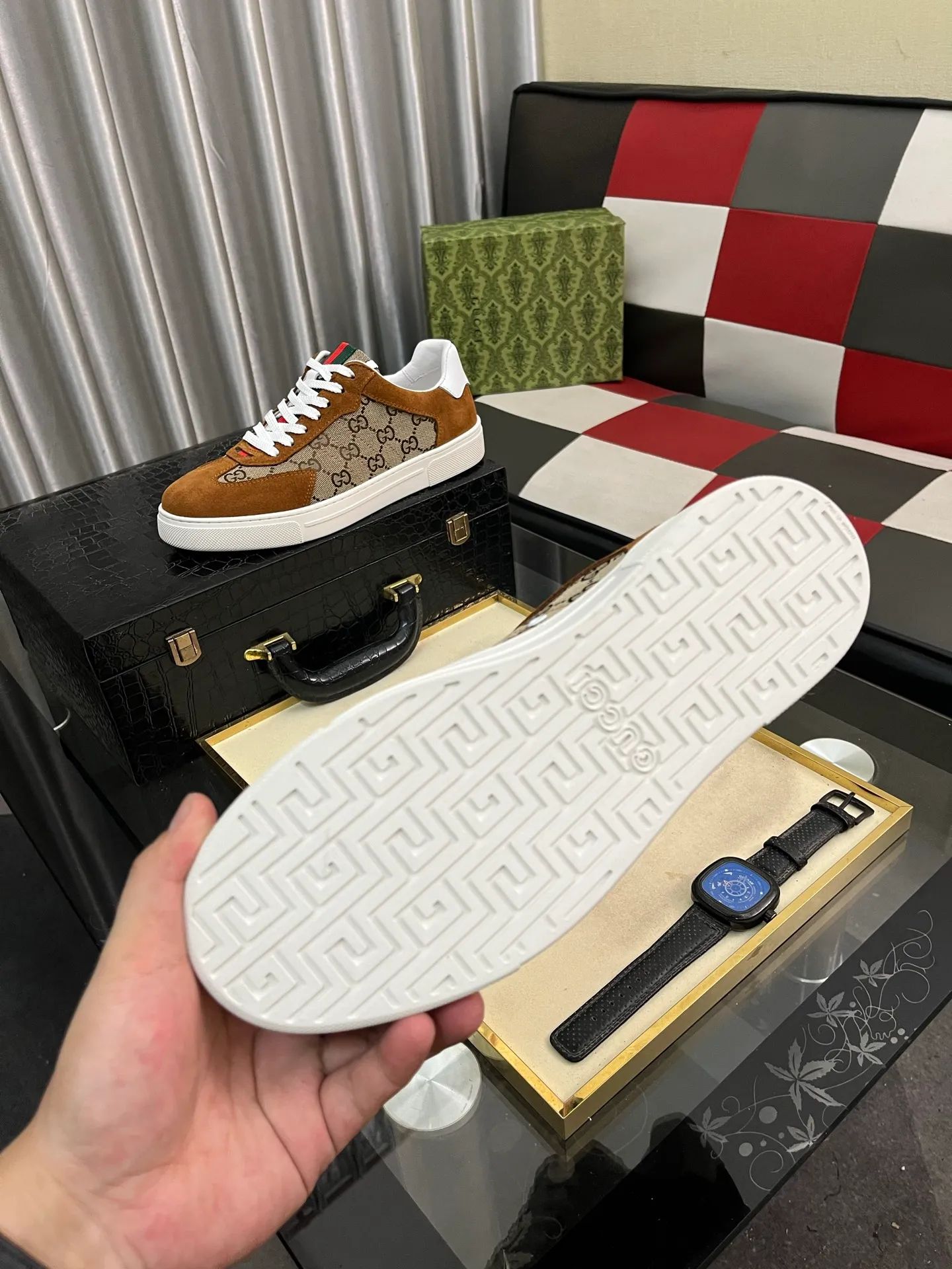 Men's shoes 💰380⌚️⌚️Gucci •Gucci original quality.~ Unique modern style sneakers. 🏃A must-have casual shoe for trendy men😍😍 Original brand imported from Italy, imported original leather, sheep lining (refuses to discolor and grind feet) Sole: Original sole provided by the original factory, French lazy style design ⚠️Fit to the feet, original quality, super comfortable original sole. Just like shooting the real thing🎬The real thing is better, code number: 38-442️⃣colors available